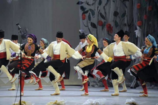 Kolo, uma dança popular entre os povos eslavos (Foto: Reprodução)