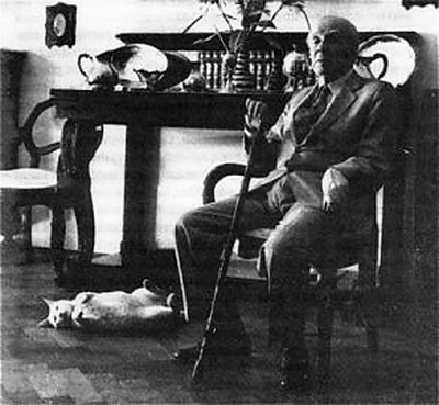 Outra foto clássica de Beppo e Borges (Acervo: Jorge Luis Borges)