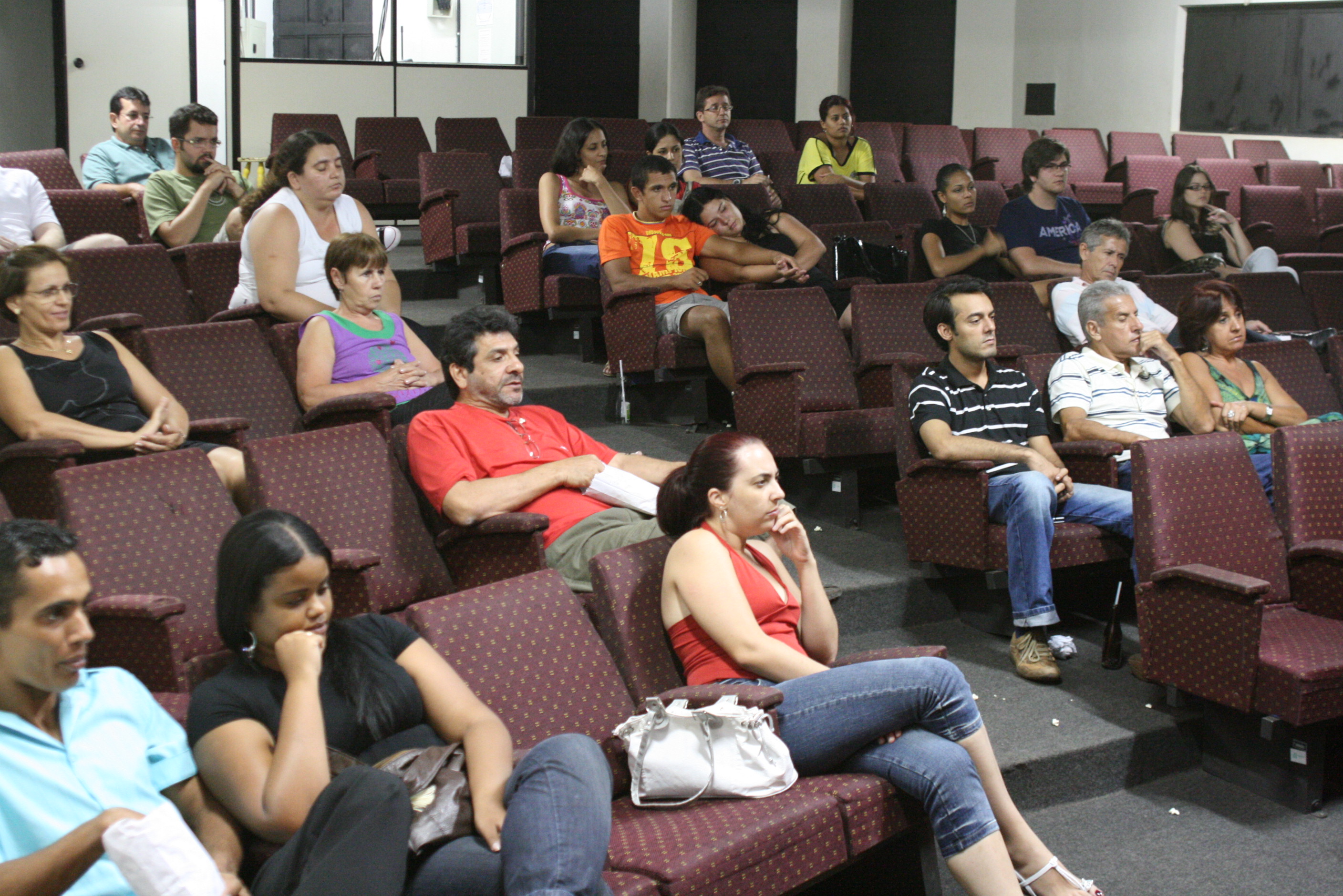 Público também participava do debate ao final do filme (Foto: Amauri Martineli)