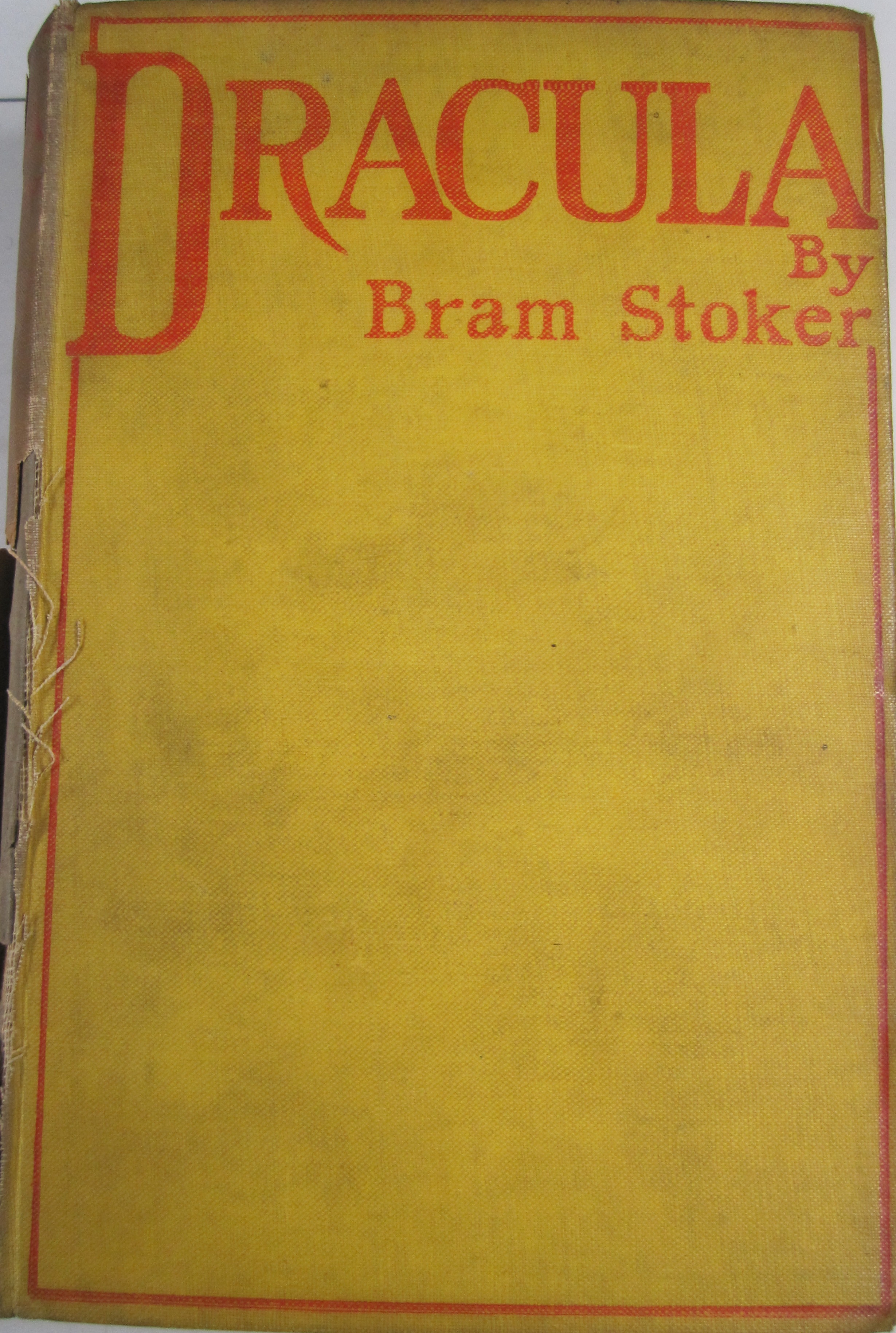 Primeira edição de Drácula, lançado em 1897 (Foto: Reprodução)
